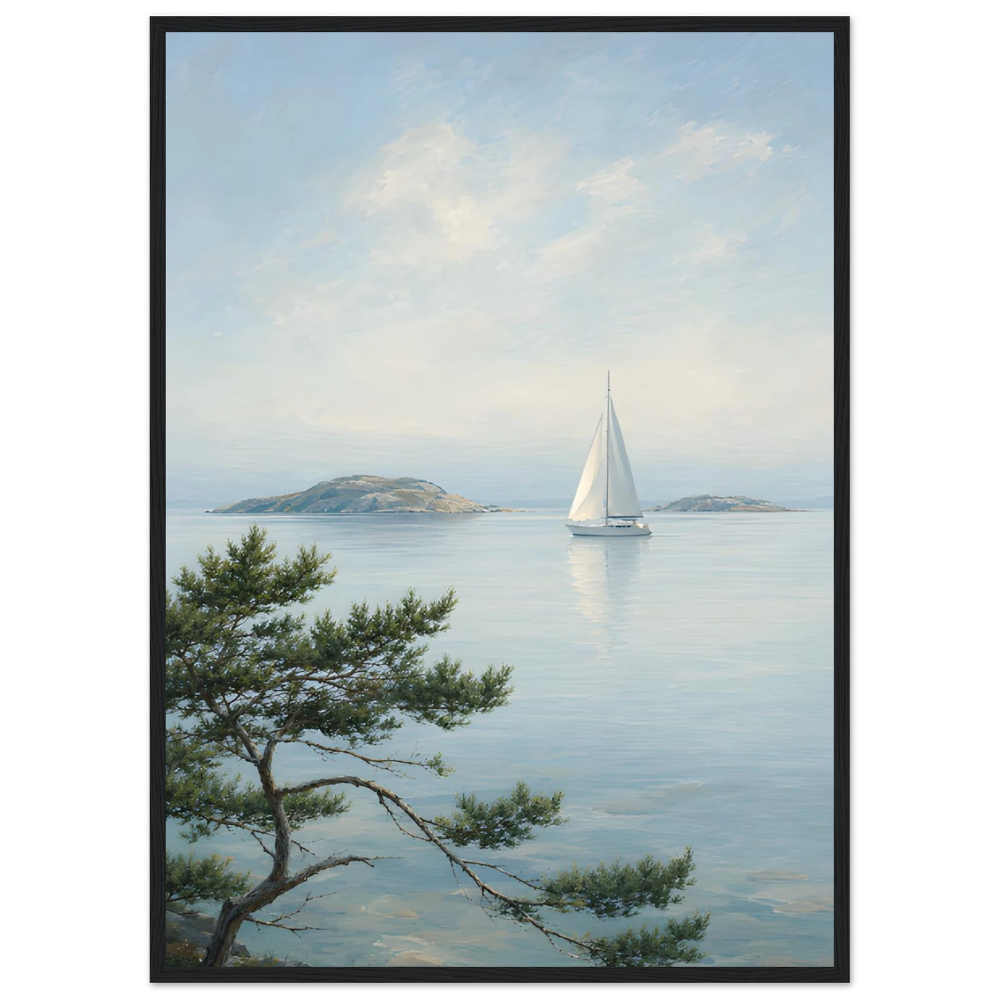 Maritim plakat med hvit seilbåt på stille sjø, svaberg og kystfuru i en lys nordisk skjærgård