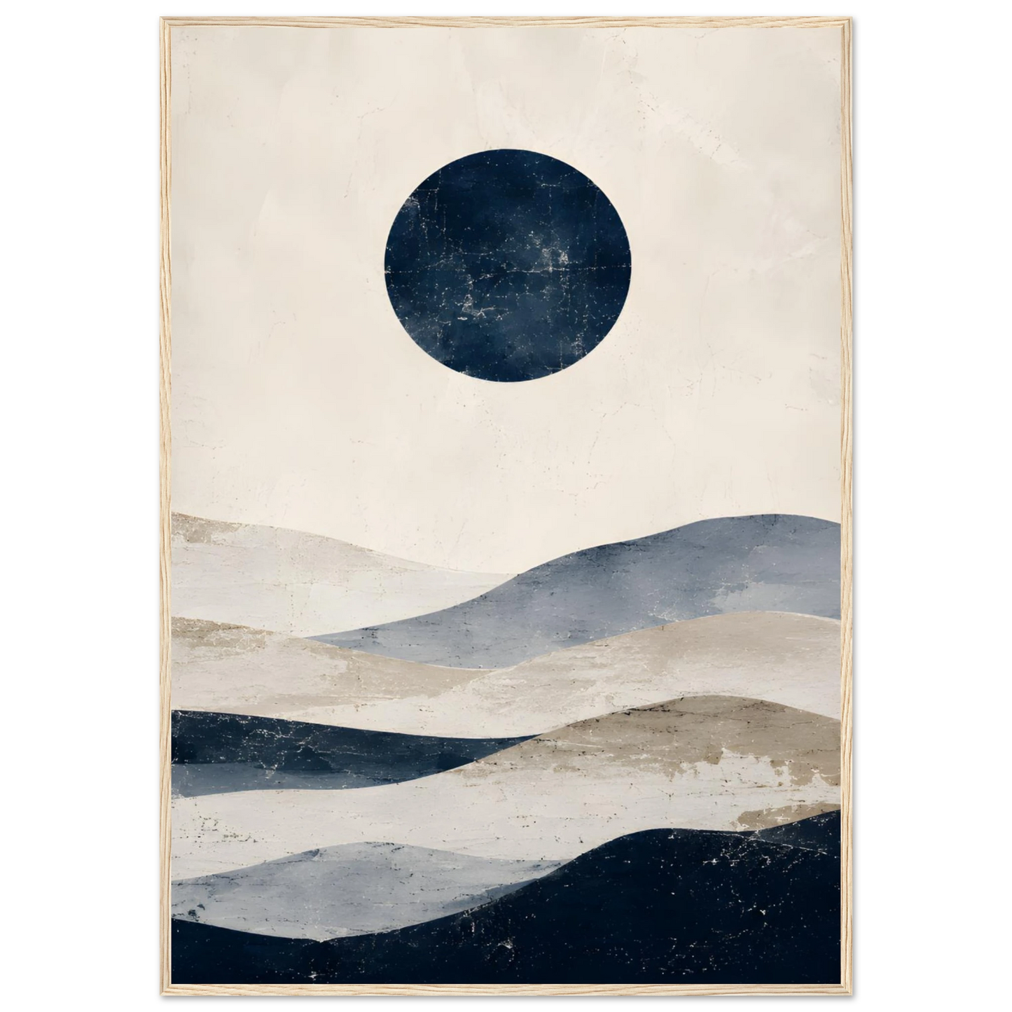 Abstrakt maritim plakat med mørkeblå sirkel og bølgende former i beige, blått og grått