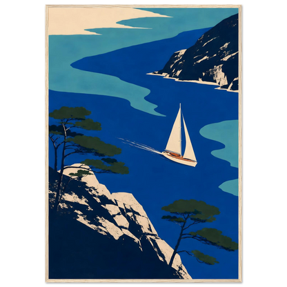 Grafisk maritim plakat med seilbåt mellom blått hav, svaberg og kystfuruer