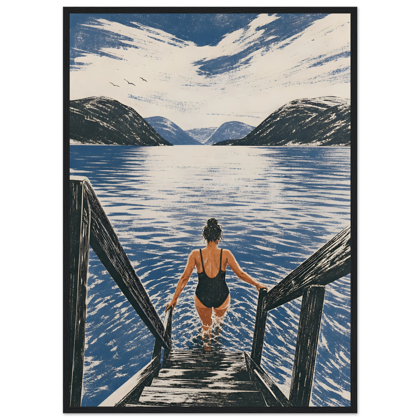 Kunstplakaten Fjordbad med en kvinne som går ned en tretrapp for å bade i en blå norsk fjord omgitt av fjell.