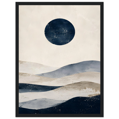 Abstrakt maritim plakat med mørkeblå sirkel og bølgende former i beige, blått og grått